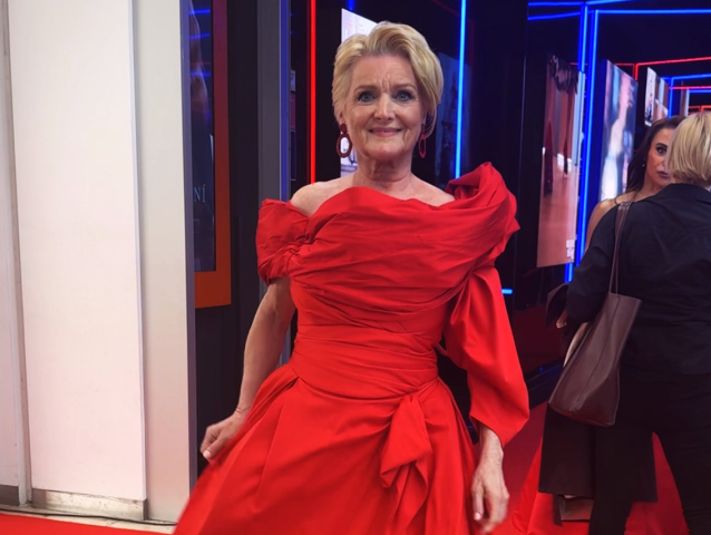 Herečka Ľudmila Mandžárová prišla na premiéru ako diva v červenom. 