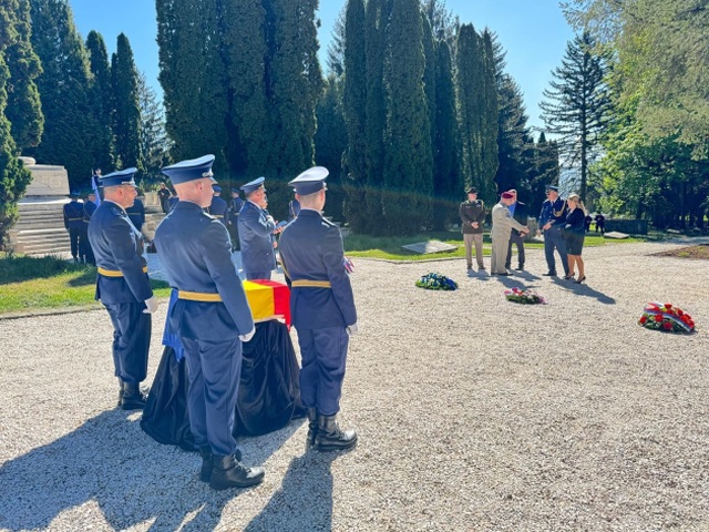 pietny akt, rumunský vojak, pohreb, cintorín, Zvolen