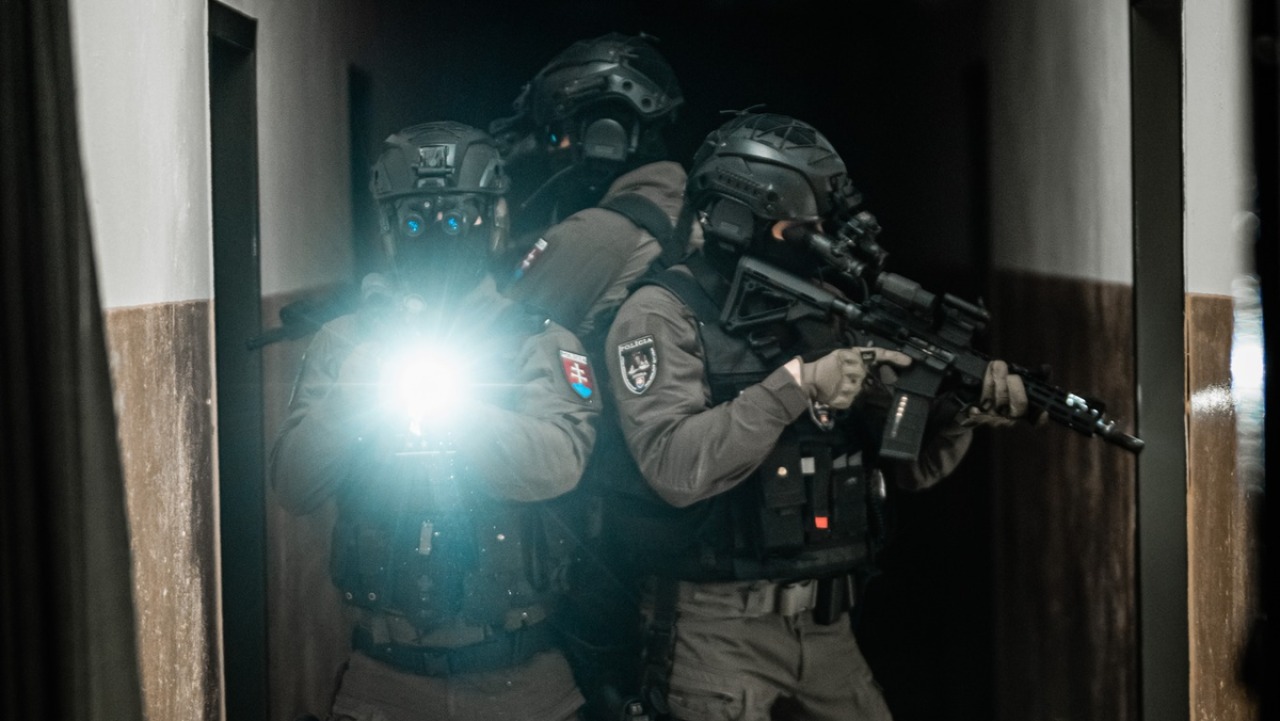 Policajná akcia Penzión rozvírila Prešov. Protikorupčná jednotka zasahuje, bližšie informácie zatiaľ nepúšťa