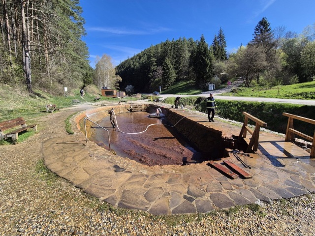 čistenie, termálne jazero, Kalameny