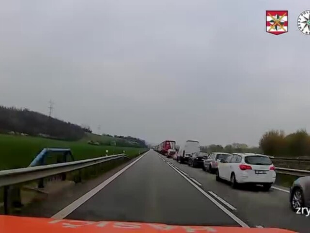 policajti, záchrana, hasiči, cesta, Policie ČR
