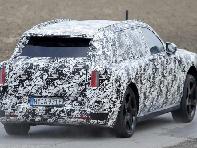 Rolls-Royce - elektrické SUV