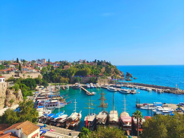 Antalya. Turecko, dovolenka, cestovanie, more, lode,