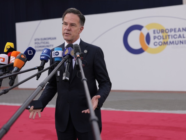 Mark Rutte, NATO, Arménsko