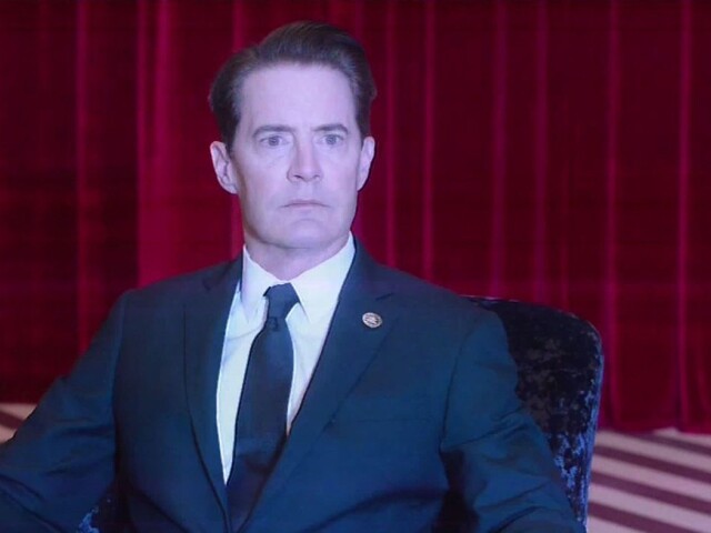Herec Kyle MacLachlan ako agent FBI Dale Cooper v seriáli Twin Peaks