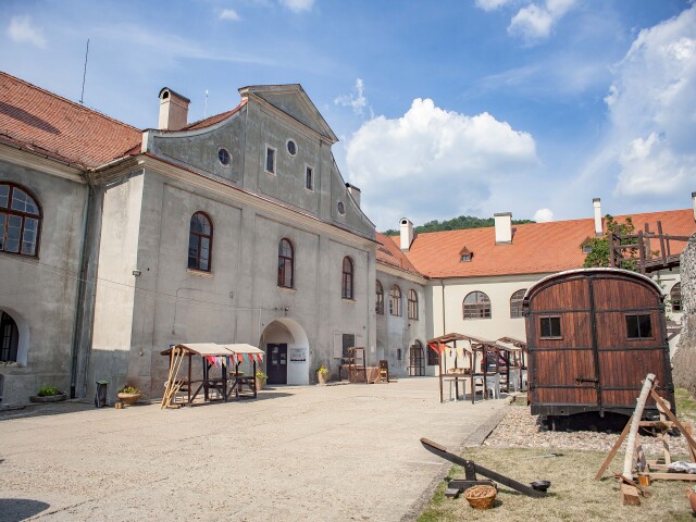 SR Modrý Kameň múzeum bábky hračky výstava BBX
