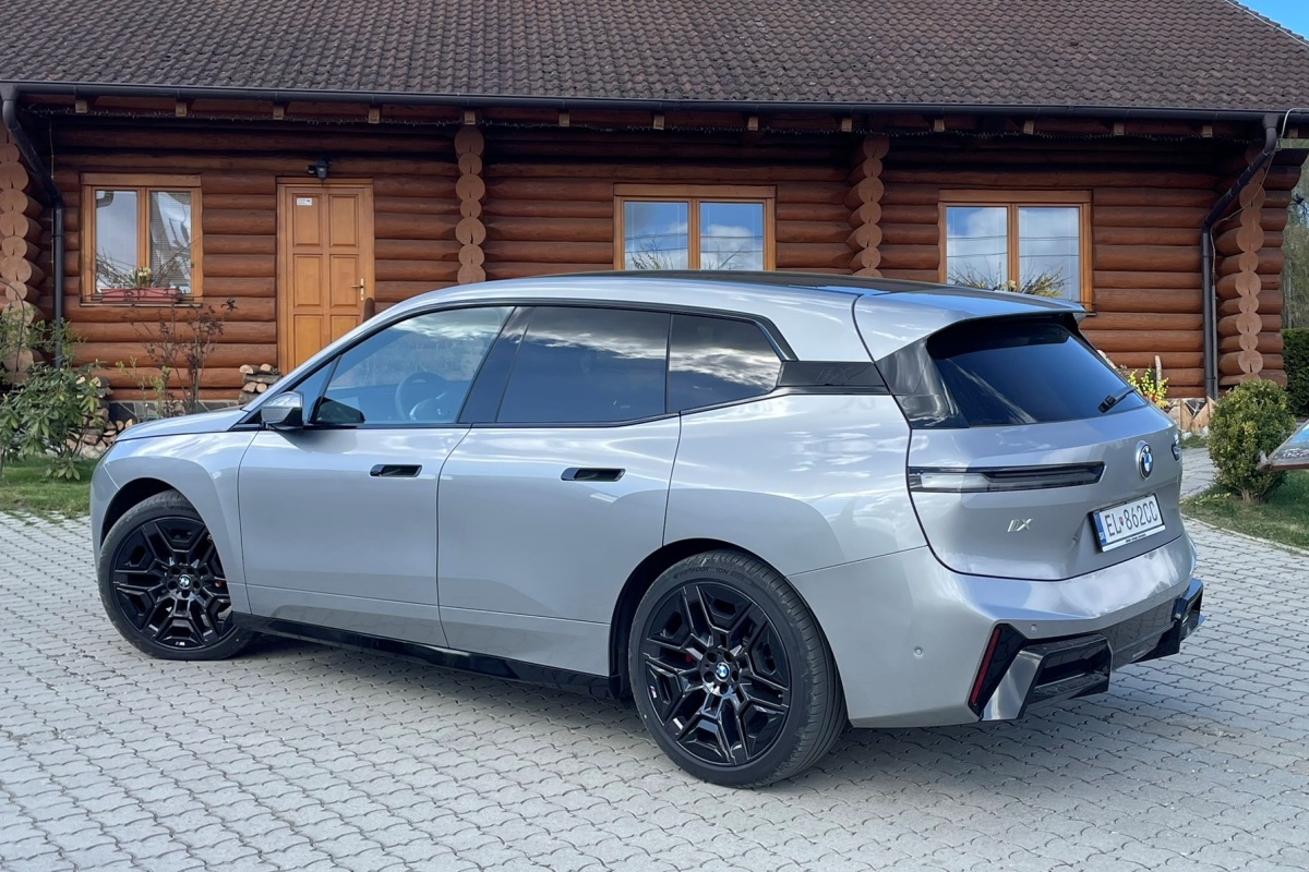 BMW iX xDrive60 - test 2026