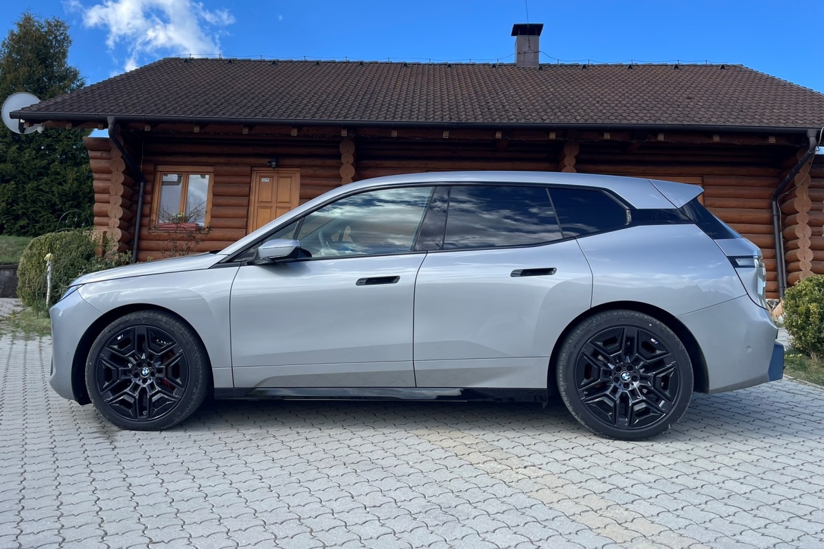 BMW iX xDrive60 - test 2026