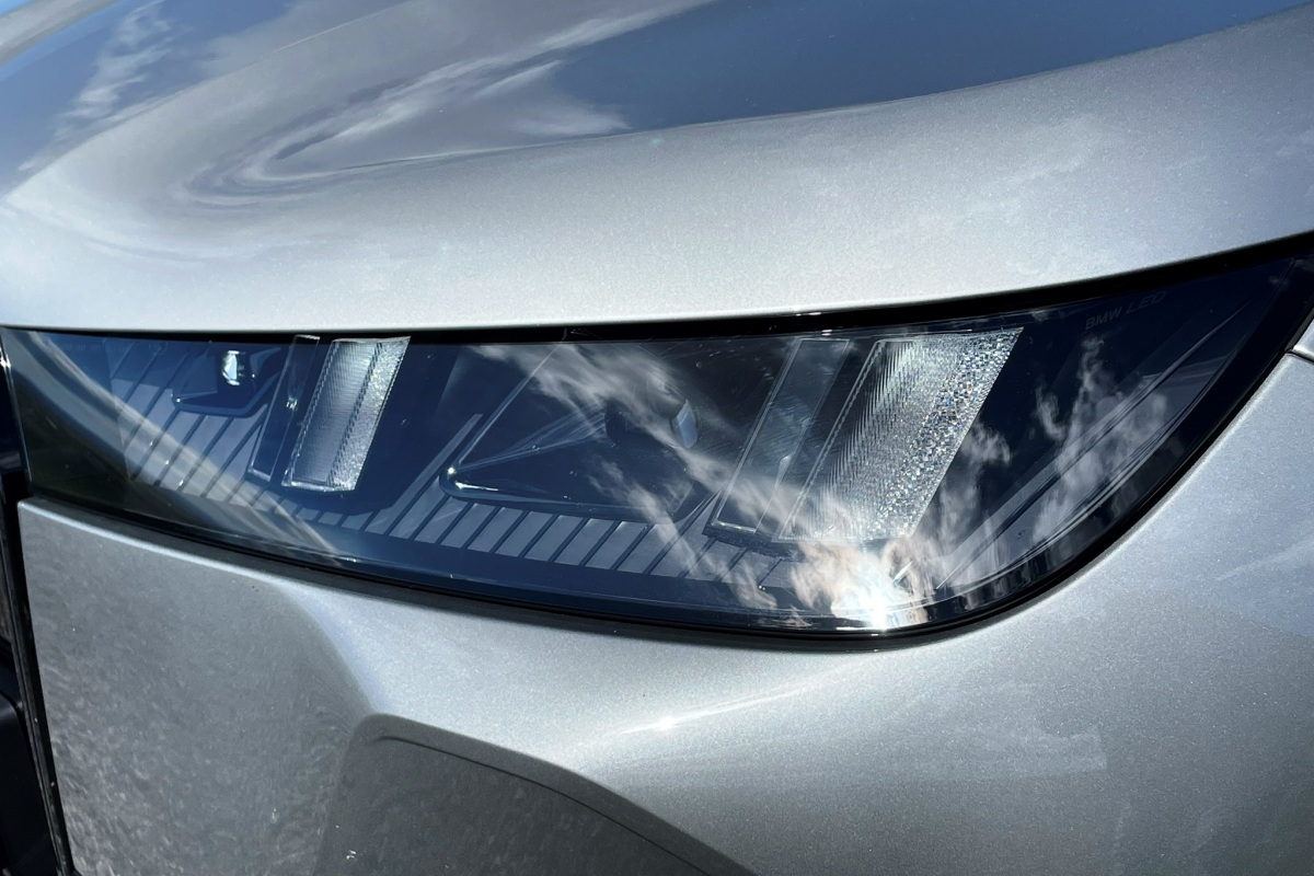 BMW iX xDrive60 - test 2026