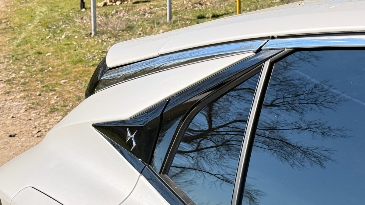 DS No4 Hybrid 145 (2026)