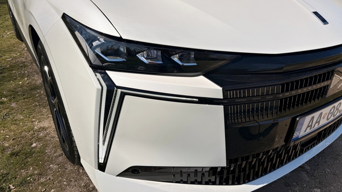 DS No4 Hybrid 145 (2026)