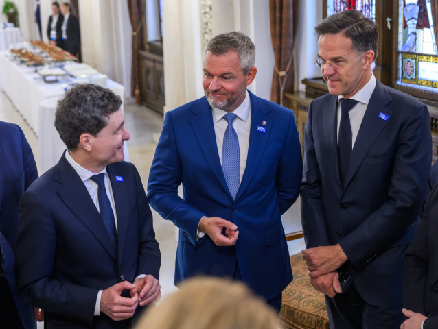 Pellegrini Rumunsko Bukurešť B9 summit Nicušor Dan Mark Rutte