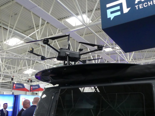 Aliter Technologies - Štartovacia a pristávacia plocha dronu na streche automobilu