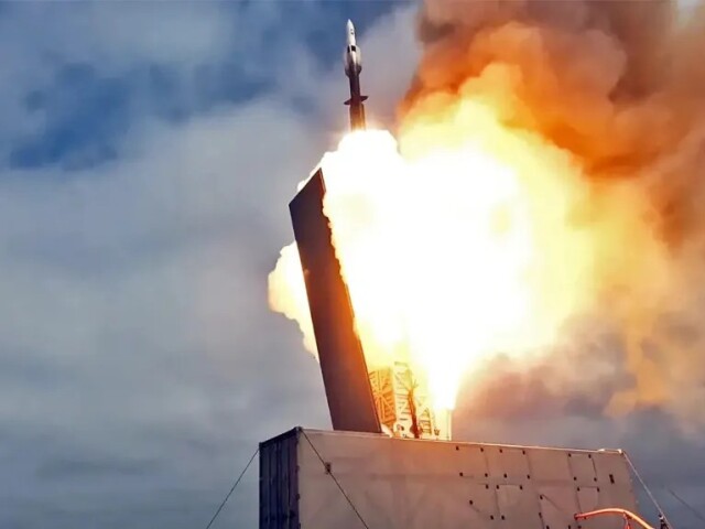 Námorný systém Mk 70 a strela Standard Missile-6 (SM-6) sú príkladom kontajnerového raketového odpaľovacieho zariadenia, ktoré sa už nachádza vo výzbroji amerických ozbrojených síl.