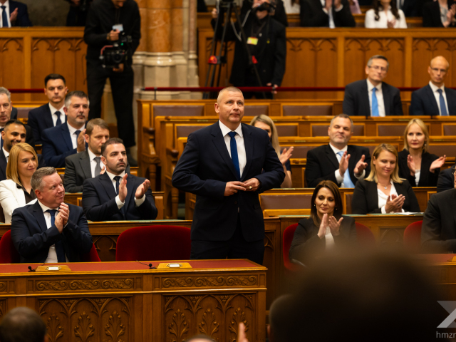 Maďarský minister obrany generálporučík Dr. Romulusz Ruszin-Szendi v Národnom zhromaždení 12. mája 2026