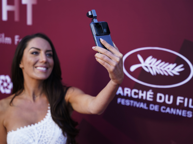 HONOR Robot Phone at Cannes- Photo 2
