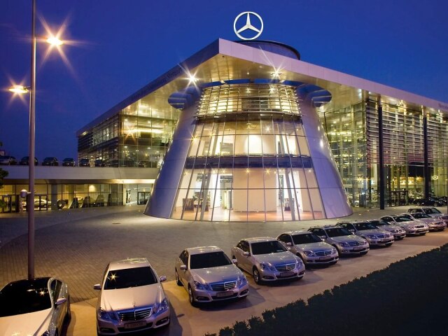 Mercedes-Benz - showroom