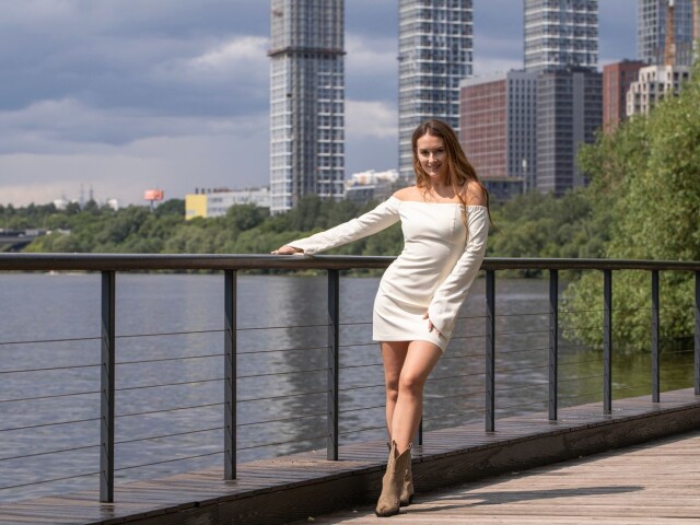 Woman / Dress /