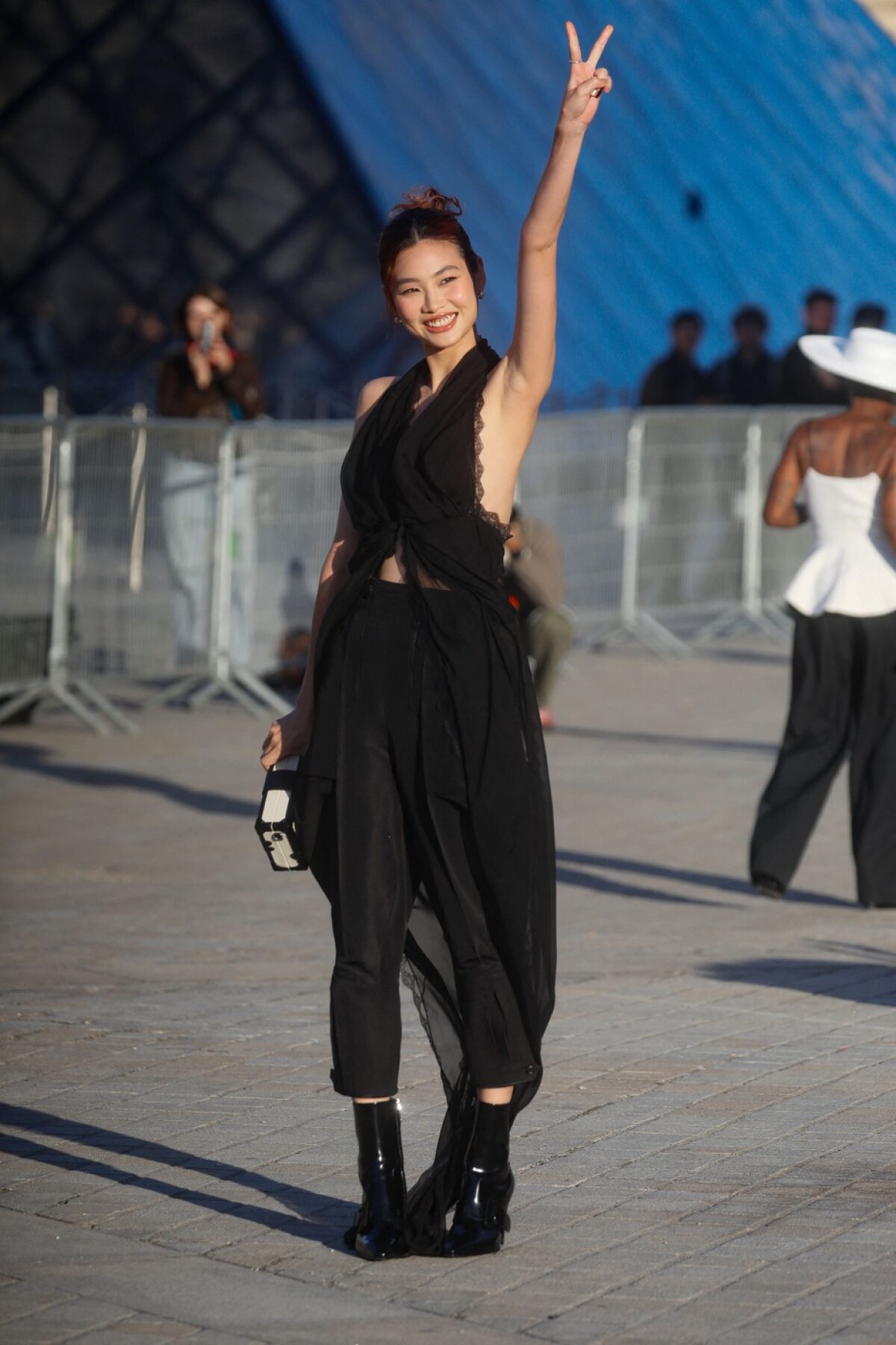 Hoyeon na parížskom fashion weeku