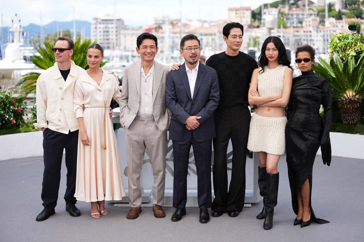 Hoyeon spolu s kolegami v Cannes