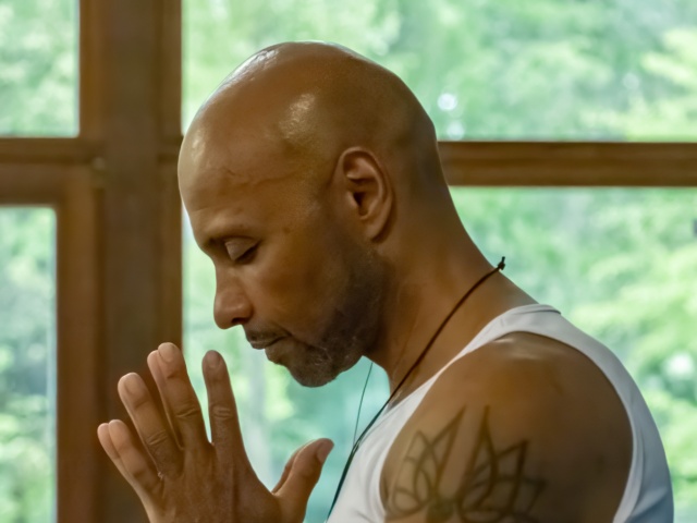 Joga na ostrove, Piešťany, Fredy Ayisi