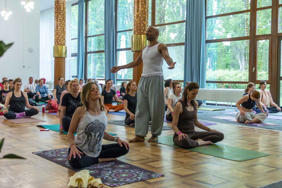 Joga na ostrove, Piešťany, Fredy Ayisi