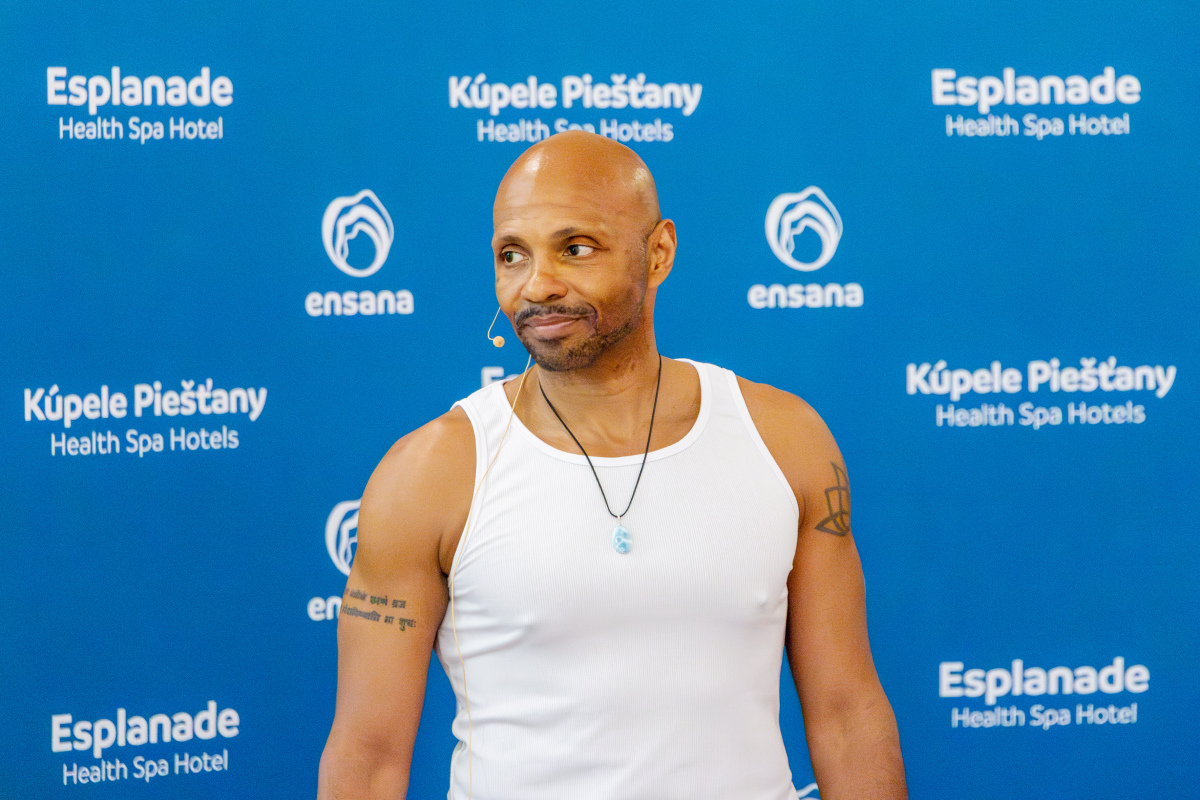 Piešťany, Joga na ostrove, Fredy Ayisi
