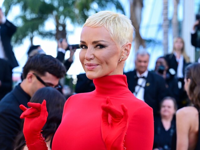Známa slovenská modelka si prišla pozrieť film La bataille de Gaulle: L'âge de fer