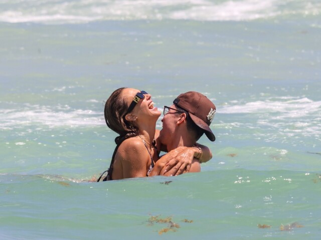 Jessica Alba a Danny Ramirez
