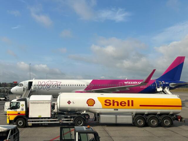 WizzAir, lietadlo, letecký beznín, palivo, letisko