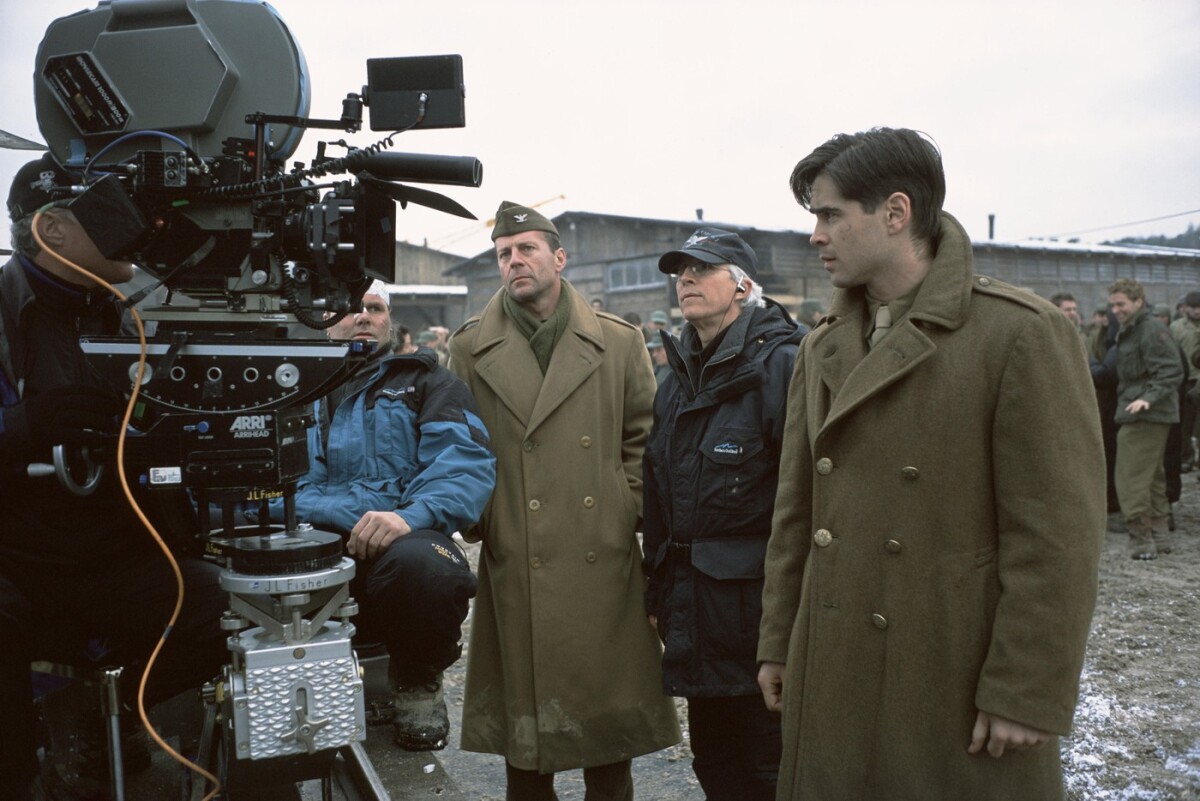 Bruce Willis, režisér Gregory Hoblit a Colin Farrell počas nakrúcania vojnového filmu Hartova vojna