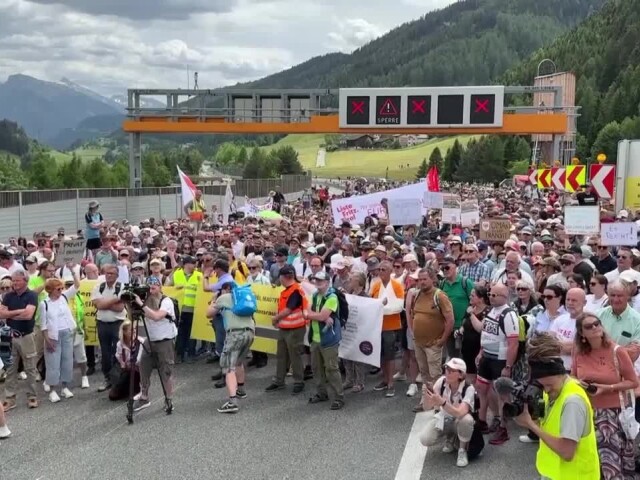 uzavretá Brennerska diaľnica, aktivisti, Rezters, NEPOUZIVAT