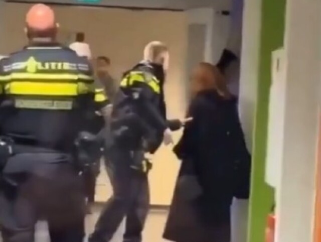 holandská polícia, napadnutie