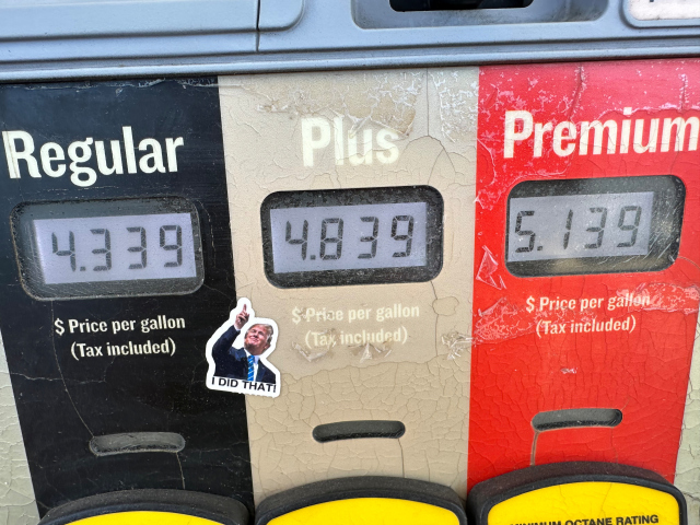 USA benzín nafta pumpa