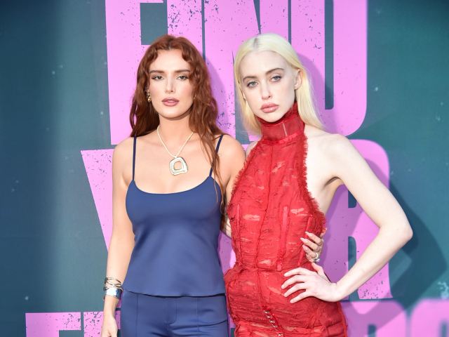 Bella Thorne a Chloe Cherry.