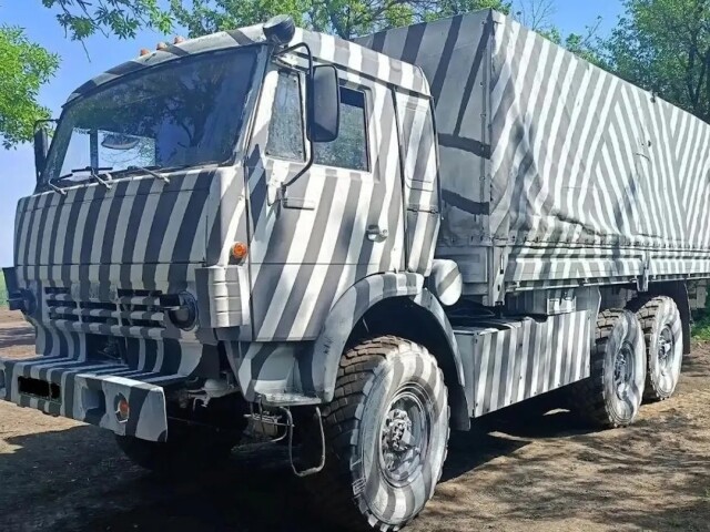 "Zebrový" vojenský KAMAZ