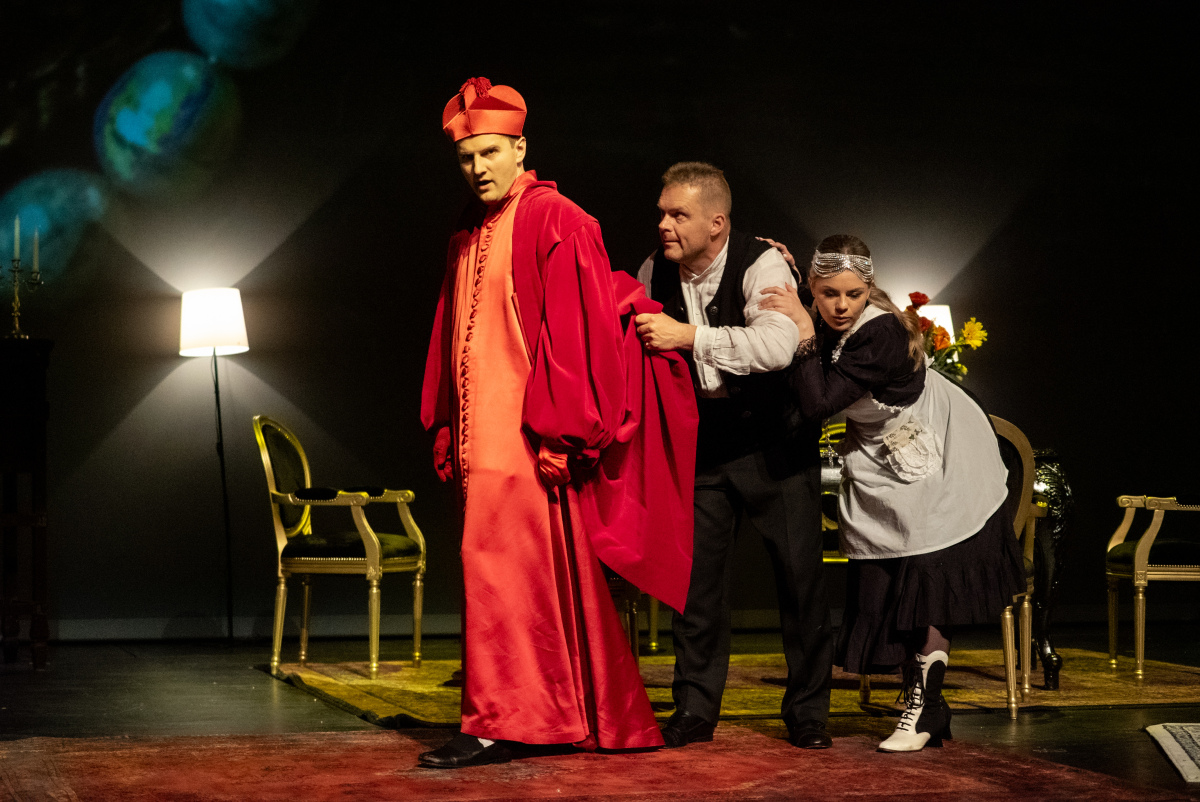 Adam Nádler, Róbert Remeselník, Vanesa Čierna, Traja kohúti