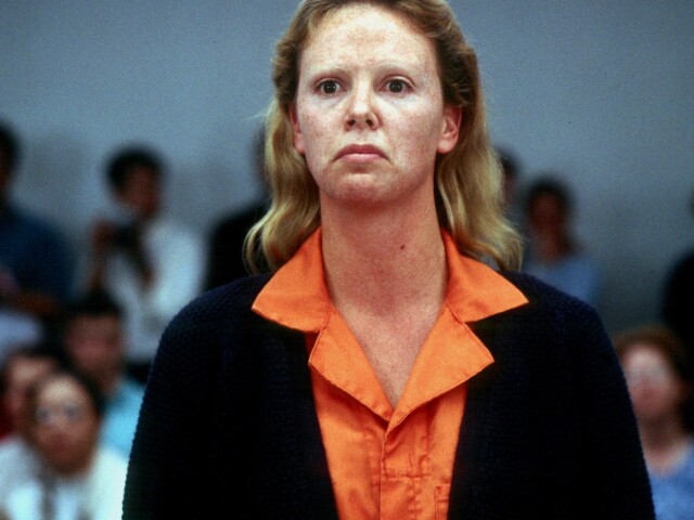 Charlize Theron bola vo filme Monštrum (2003) na nepoznanie