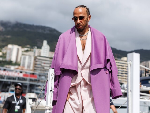 Lewis Hamilton na Veľkej cene Monaka zaujal aj svojím extravagantným outfitom