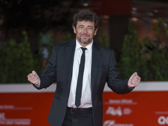 Herec Patrick Bruel na zábere z filmového festivalu v Ríme v roku 2021. 