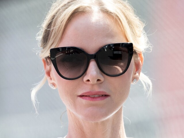 Princezná Charlene na Veľkej cene Monaka so slnečnými okuliarmi Fendi. 