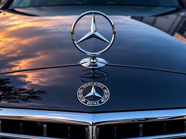 Mercedes-Benz, kapota - obrázok vytvorený AI