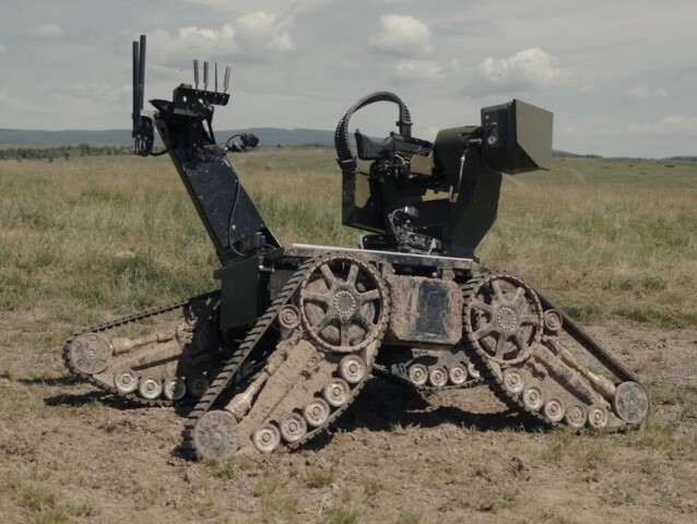 Pásový robotický systém so zbraňovou stanicou