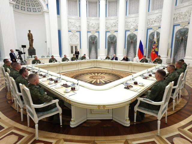 Putin s účastníkmi tzv. špeciálnej vojenskej operácie