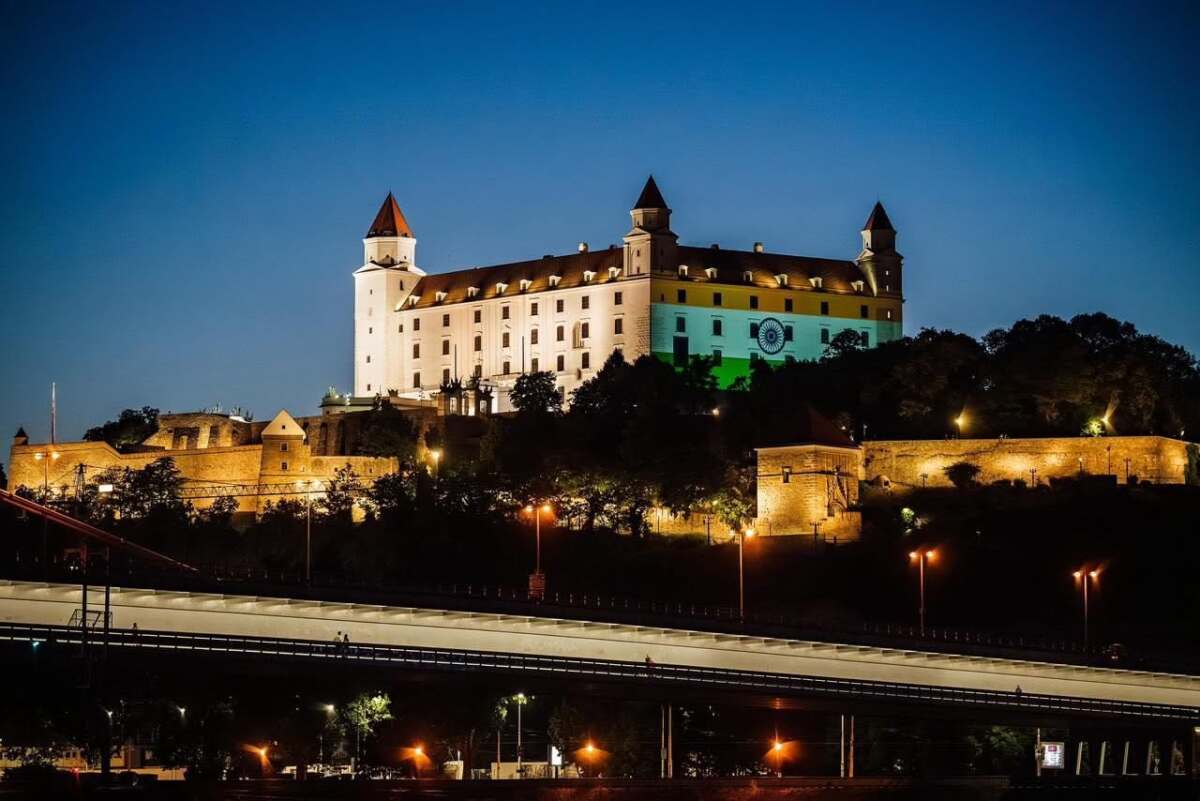 hrad, módí