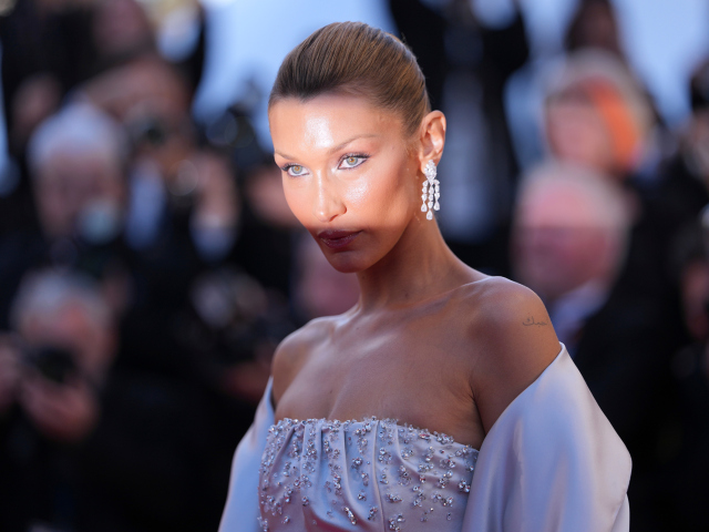 Americká topmodelka Bella Hadid a jej líčenie viečok a očnej linky. 