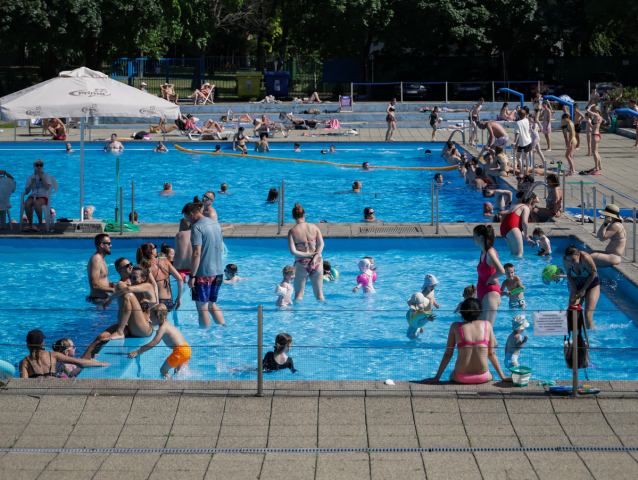 SR Bratislava kúpalisko Delfín leto BAX