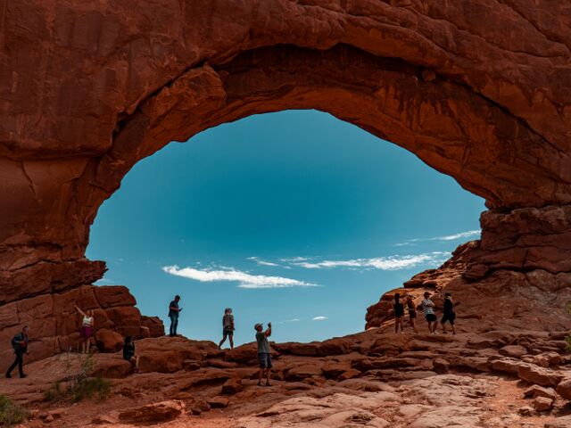 USA, Národný park Arches, turisti, cestovanie