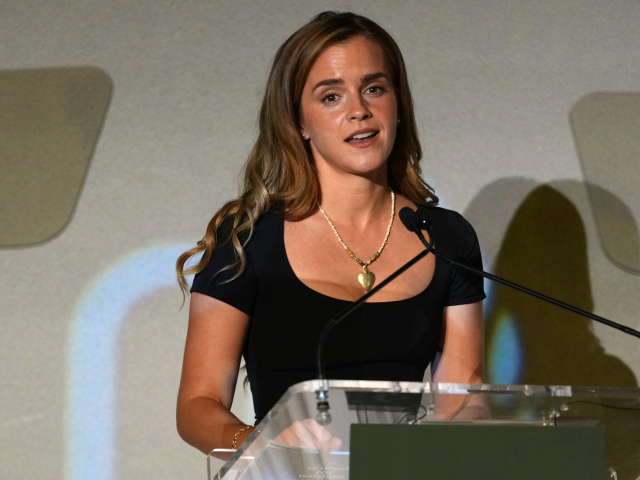 Britain Herečka Emma Watson sa po dlhšom čase ukázala v spoločnosti. 