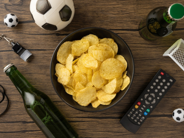 Premyslený snack: Prehrávate boj s balíkom čipsov? Nie je to vaša vina! Čo vás núti siahnuť po ďalšom kúsku?
